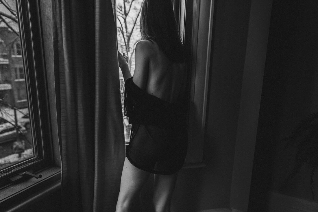 Montreal-boudoir-Ellaphotography-dark-anonymous_0698